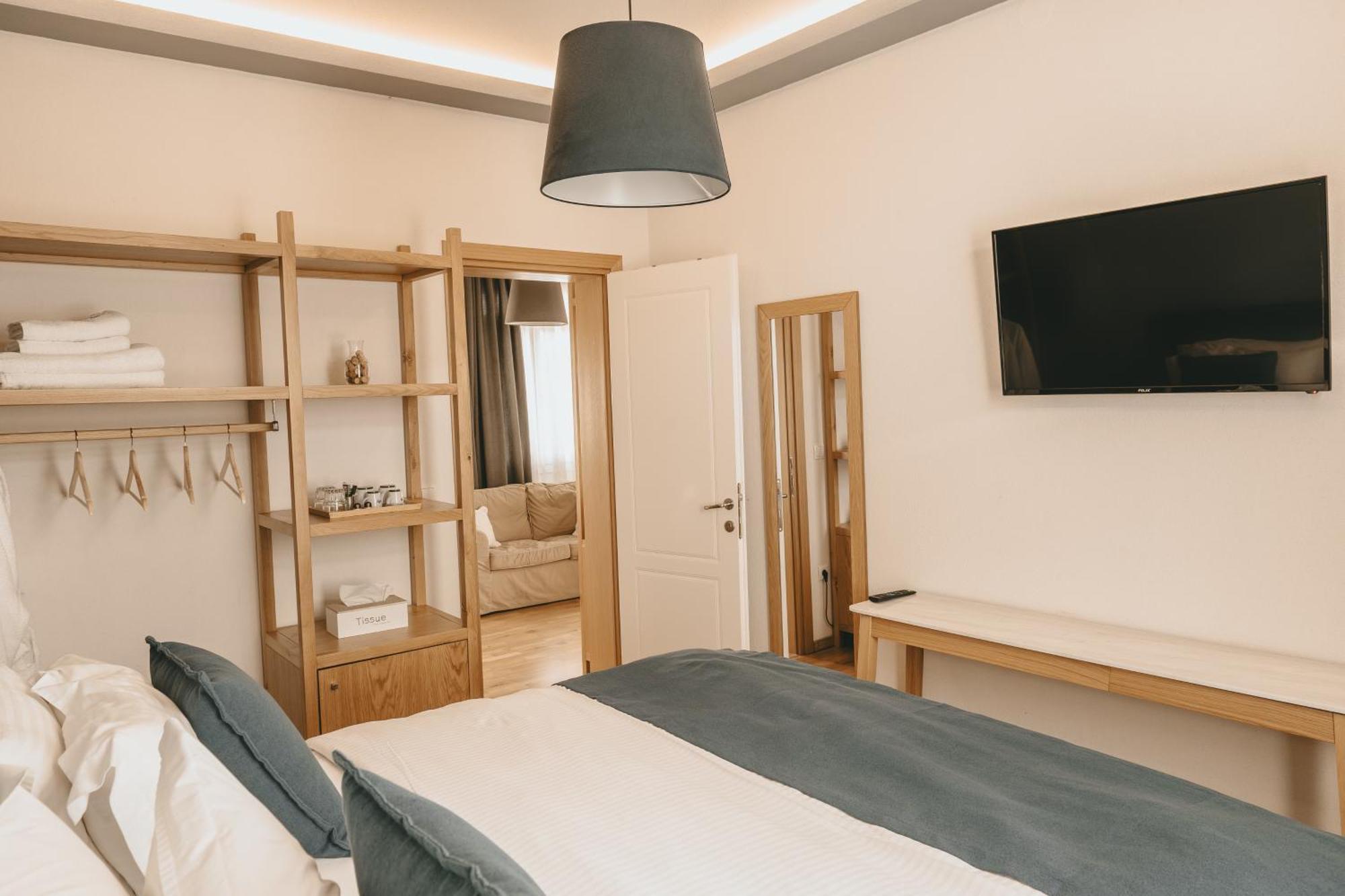 Giardino High Living Suites Drama Room photo