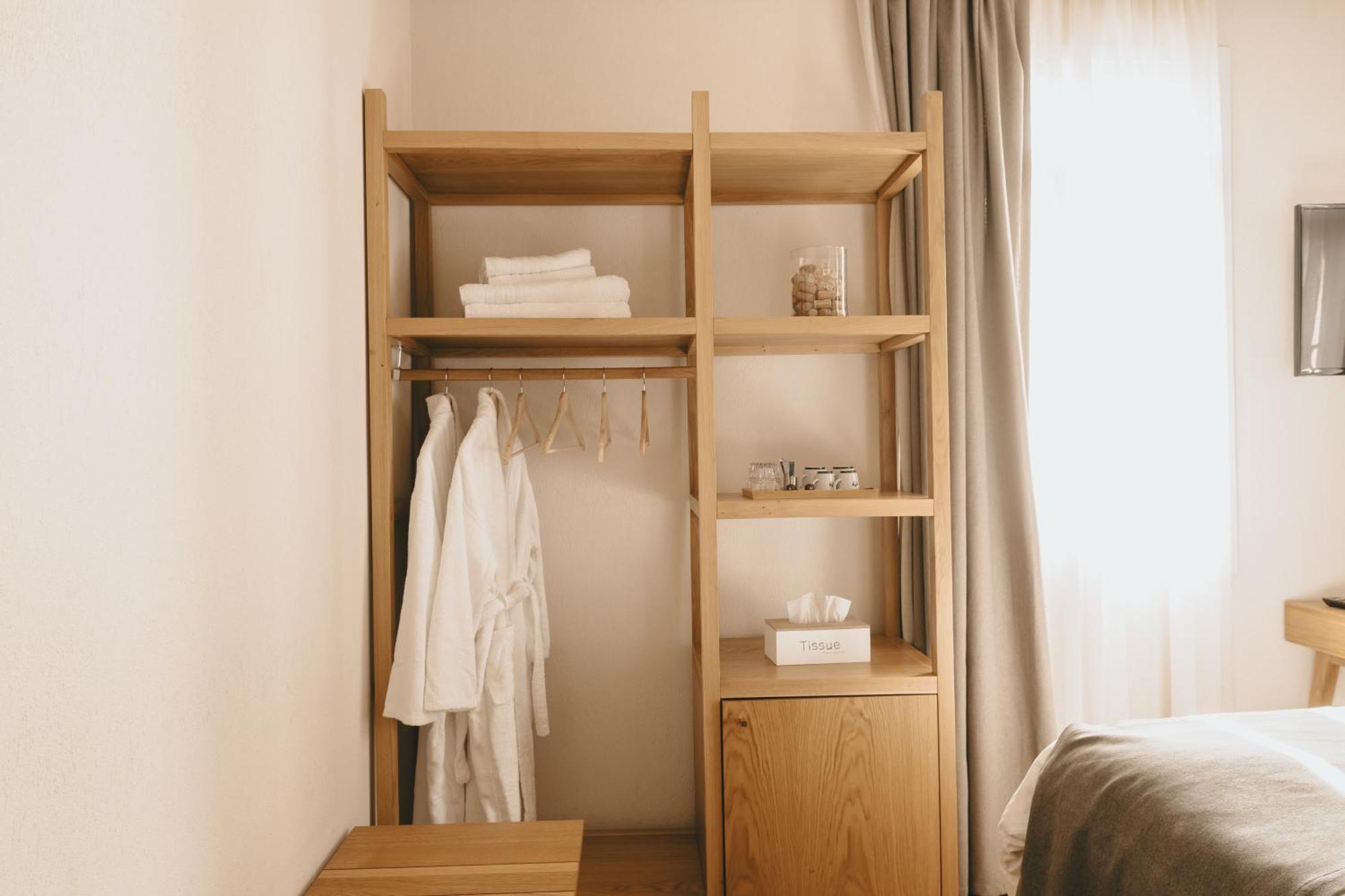 Giardino High Living Suites Drama Room photo