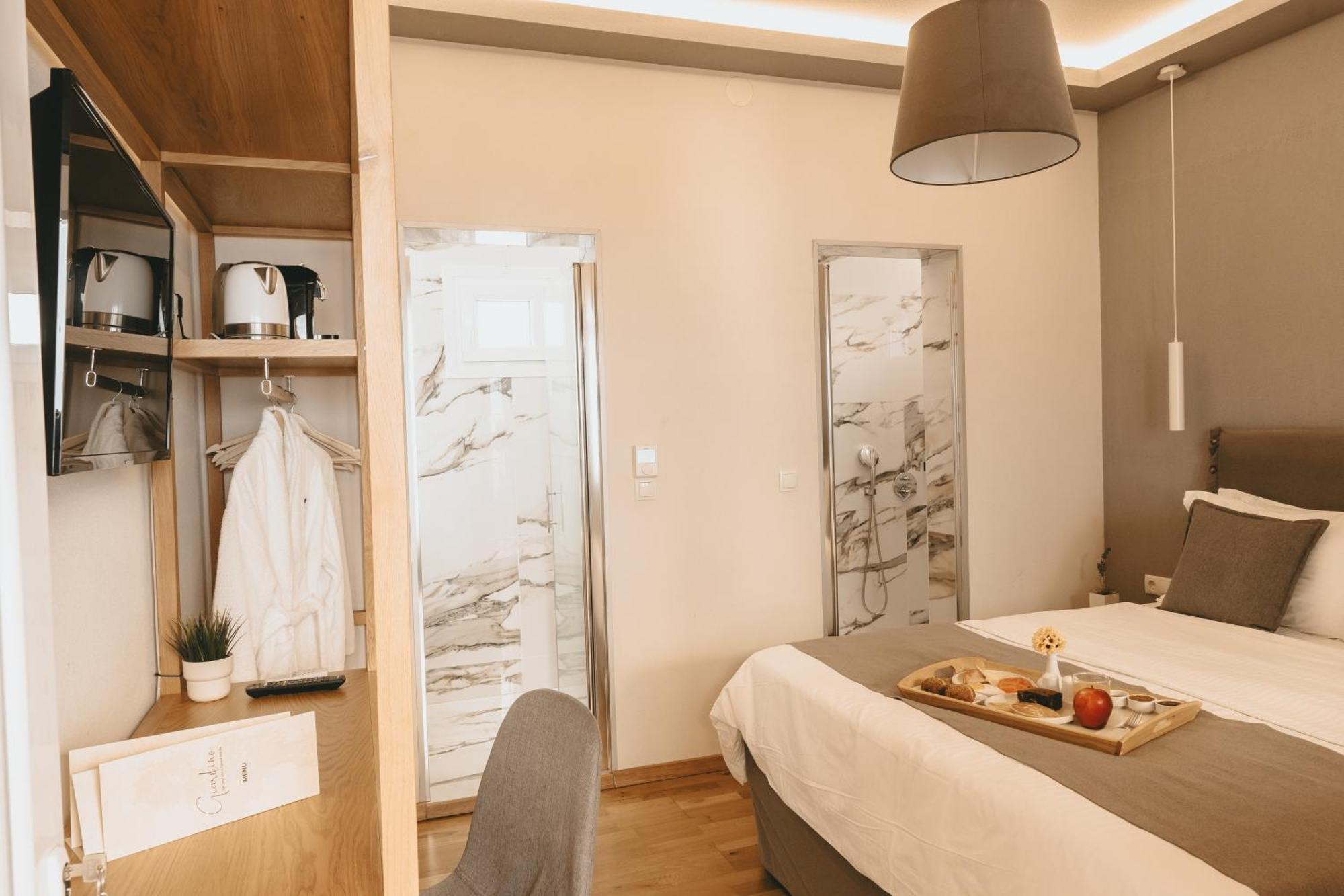 Giardino High Living Suites Drama Room photo